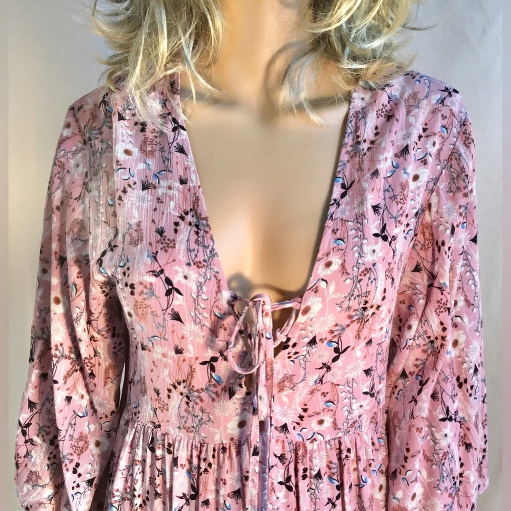 Bohemian dress, pink w/ tiny floral print, deep lace-up V neck, bell sleeves. S - Picture 6 of 14